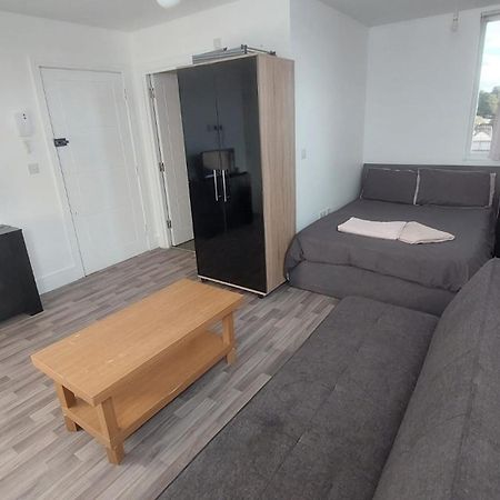 Spacious Studio Maidstone - Redecorated Oct 2023 Zewnętrze zdjęcie