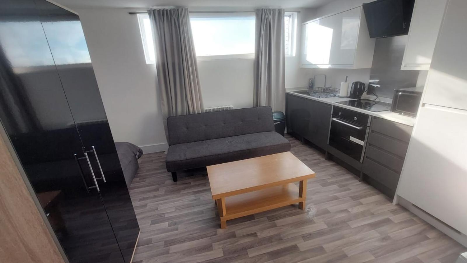 Spacious Studio Maidstone - Redecorated Oct 2023 Zewnętrze zdjęcie