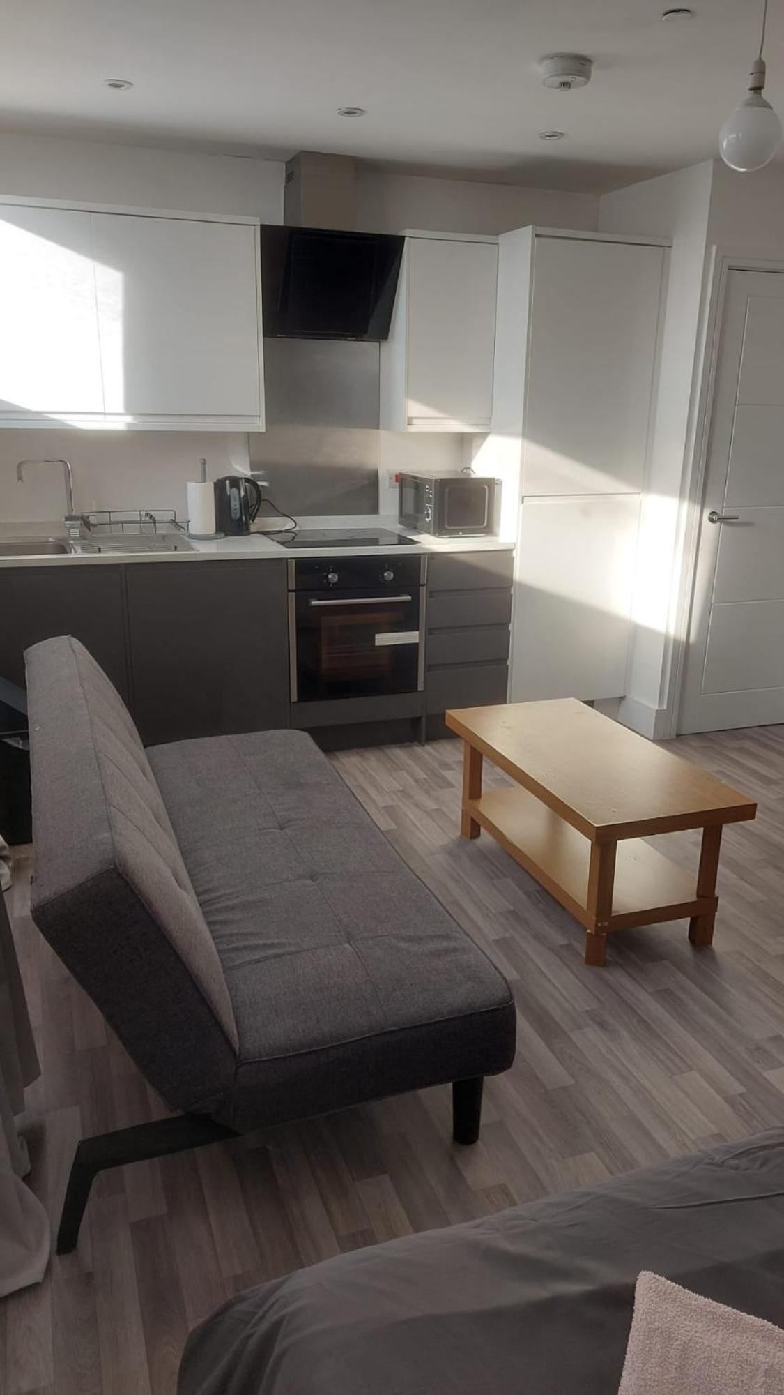 Spacious Studio Maidstone - Redecorated Oct 2023 Zewnętrze zdjęcie
