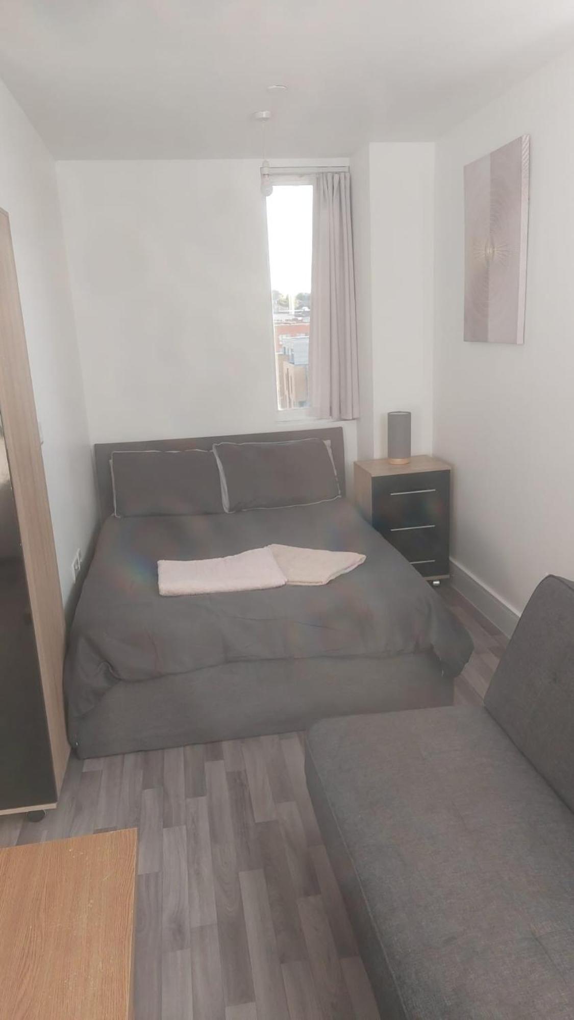 Spacious Studio Maidstone - Redecorated Oct 2023 Zewnętrze zdjęcie